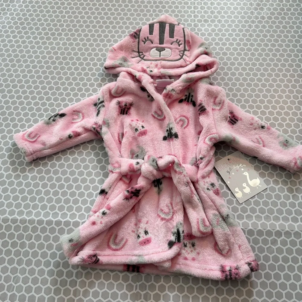 NWT Duck Duck Goose Cozy Pink Hooded Kids Robe w Playful Animal Hood Size 0-9M